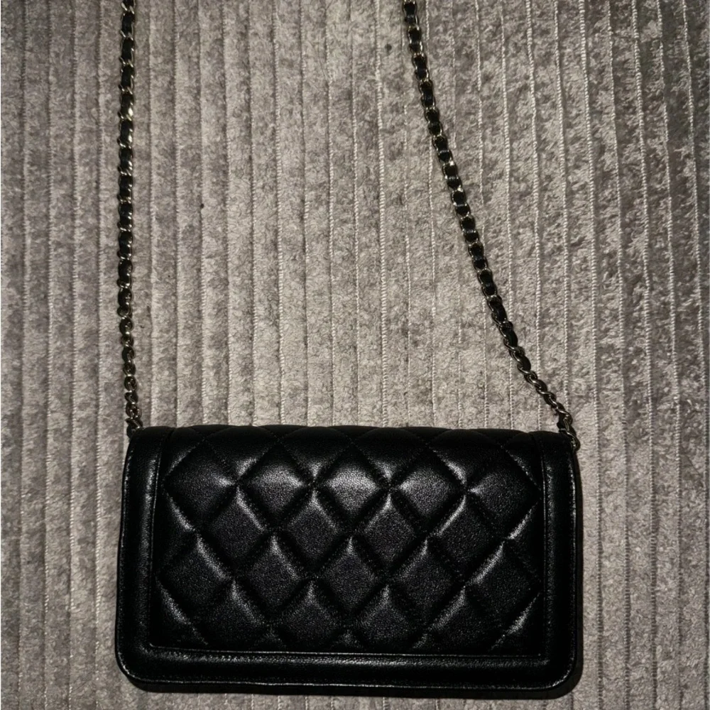NEW CHANEL WOC Black Quilted Leather Crossbody with Gold Chain & CC Logo - Picture 6 of 12